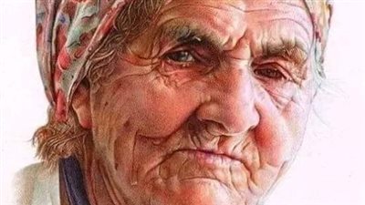 فتاة متبرجة وبشعر مكشوف أمام الحرم المكي.. ما القصة؟