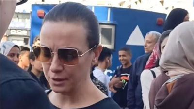 تصرف مفاجئ من ريهام عبد الغفور في جنازة والدها.. لن تصدق ماذا فعلت