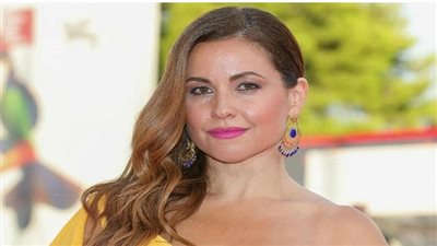 ظهور جرئ للفنانة ريا أبي راشد في مهرجان البحر الأحمر يثير ضجة
