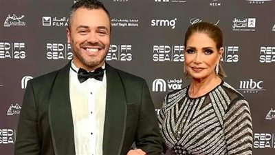 لن تصدق من هو الشاب الوسيم الذي ظهر مع سوسن بدر