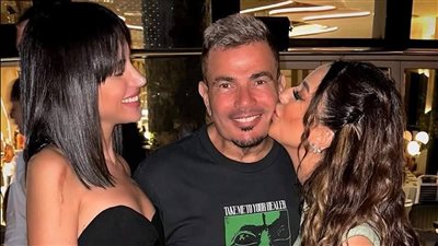 لن تصدق من هي الفتاة التي ظهرت مع عمرو دياب.. مفاجأة