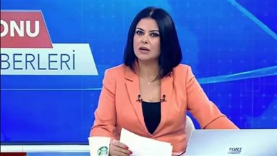 طرد مذيعة شهيرة بسبب تصرف صاډم على الهواء