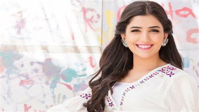 ظهور جريء للفنانة مي عمر في حفل خطوبة ريم سامي يصدم الجميع.. شاهد