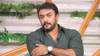 “مضړوب ومحبوس”.. أحمد العوضي يفاجئ الجمهور بظهور غريب