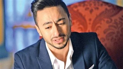 فولة واتقسمت نصين.. يوسف نجل حمادة هلال يخطف الأنظار في أحدث ظهور له