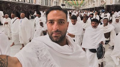 ملاحظة غريبة في صورة ميدو أمام الكعبة