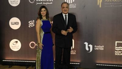 لن تصدق من هي الفتاة التي ظهرت مع رياض الخولي على السجادة الحمراء؟
