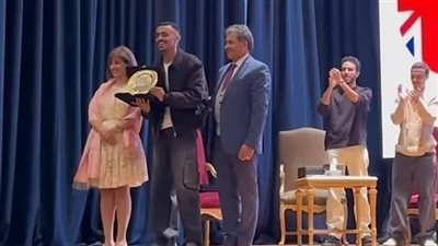 مفاجأة بشأن صورة تكريم كزبرة في الجامعة البريطانية