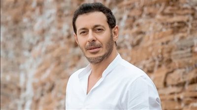 “العروسة مفاجأة”.. زواج مصطفى شعبان في سن الـ53 يهز مواقع التواصل