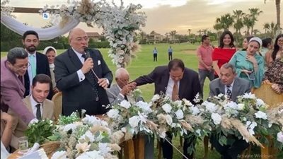 “انكشف السر”.. مفاجأة بشأن صورة تقبيل حسام موافي يد أبو العينين