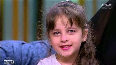 هذه الطفلة هي حفيدة فنان مصري شهير.. من هو؟