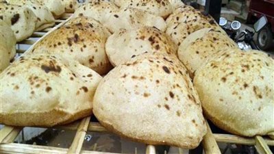 كم رغيف للفرد يوميًا بعد رفع سعر الخبر المدعم إلى 20 قرشًا؟