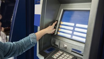 رسوم السحب النقدي من ماكينات ATM في 15 بنكا.. تفاصيل
