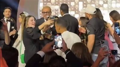 عمرو دياب يفاجئ الجميع بتصرف صاډم تجاه صاحب واقعة “الصفع”