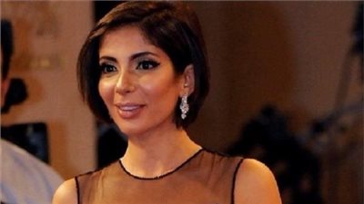 صورة منى زكي برفقة شقيقتها.. لن تصدق شكلها.. والجمهور يعلق: تشبه نجمة تركية شهيرة