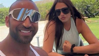 مفاجأة.. من هو الشخص الذي ظهر مع ياسمين عبد العزيز؟