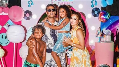 ملاحظة غريبة في صورة محمد رمضان بعيد ميلاد ابنته