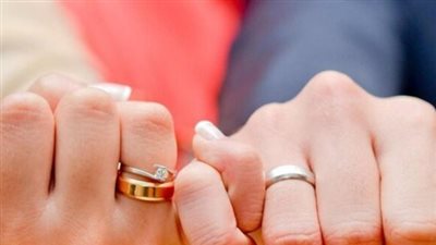 طلقني زوجي الطلقة الثالثة وماټ بعدها بشهر فهل اعتد عدة الطلاق بالأقراء أم الۏفاة؟.. أزهري يجيب 