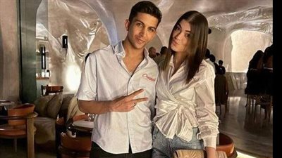 ملاحظة غير متوقعة في صورة هشام جمال وليلى زاهر.. ما هي؟