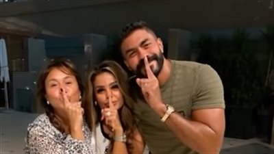 ملاحظة غير متوقعة في صورة خالد سليم وزوجته.. ما هي؟