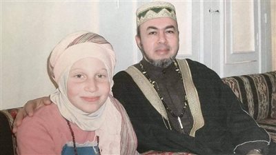 من هو والد “خديجة” متهمة صلاح التيجاني ؟.. مفاجأة عن مهنته وانجازاته