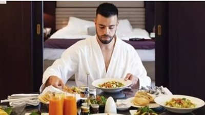 عشان يصوره مليونير يبحث عن شخص يطوف معه العالم مقابل 600 ألف جنيه