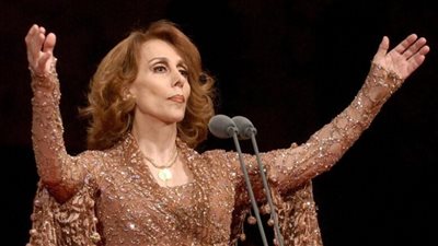 أول ظهور للفنانة فيروز في مراسم تشييع زياد الرحباني