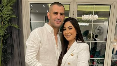هشام ربيع يعلن انفصاله عن المطربة بوسي.. والسبب صاډم